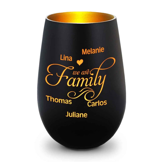 Deko Windlicht aus Glas mit Gravur - We are Family - Personalisiert mit bis zu fünf Namen