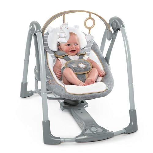 Ingenuity Hugs & Hoots zusammenklappbare & tragbare Babyschaukel, 5 Schaukelgeschwindigkeiten, 8 Melodien, 3 Naturgeräusche, Lautstärkeregulierung und Spielzeugbügel, ab der Geburt bis 9kg