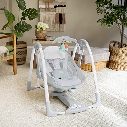 Ingenuity Hugs & Hoots zusammenklappbare & tragbare Babyschaukel, 5 Schaukelgeschwindigkeiten, 8 Melodien, 3 Naturgeräusche, Lautstärkeregulierung und Spielzeugbügel, ab der Geburt bis 9kg