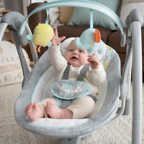 Ingenuity Hugs & Hoots zusammenklappbare & tragbare Babyschaukel, 5 Schaukelgeschwindigkeiten, 8 Melodien, 3 Naturgeräusche, Lautstärkeregulierung und Spielzeugbügel, ab der Geburt bis 9kg