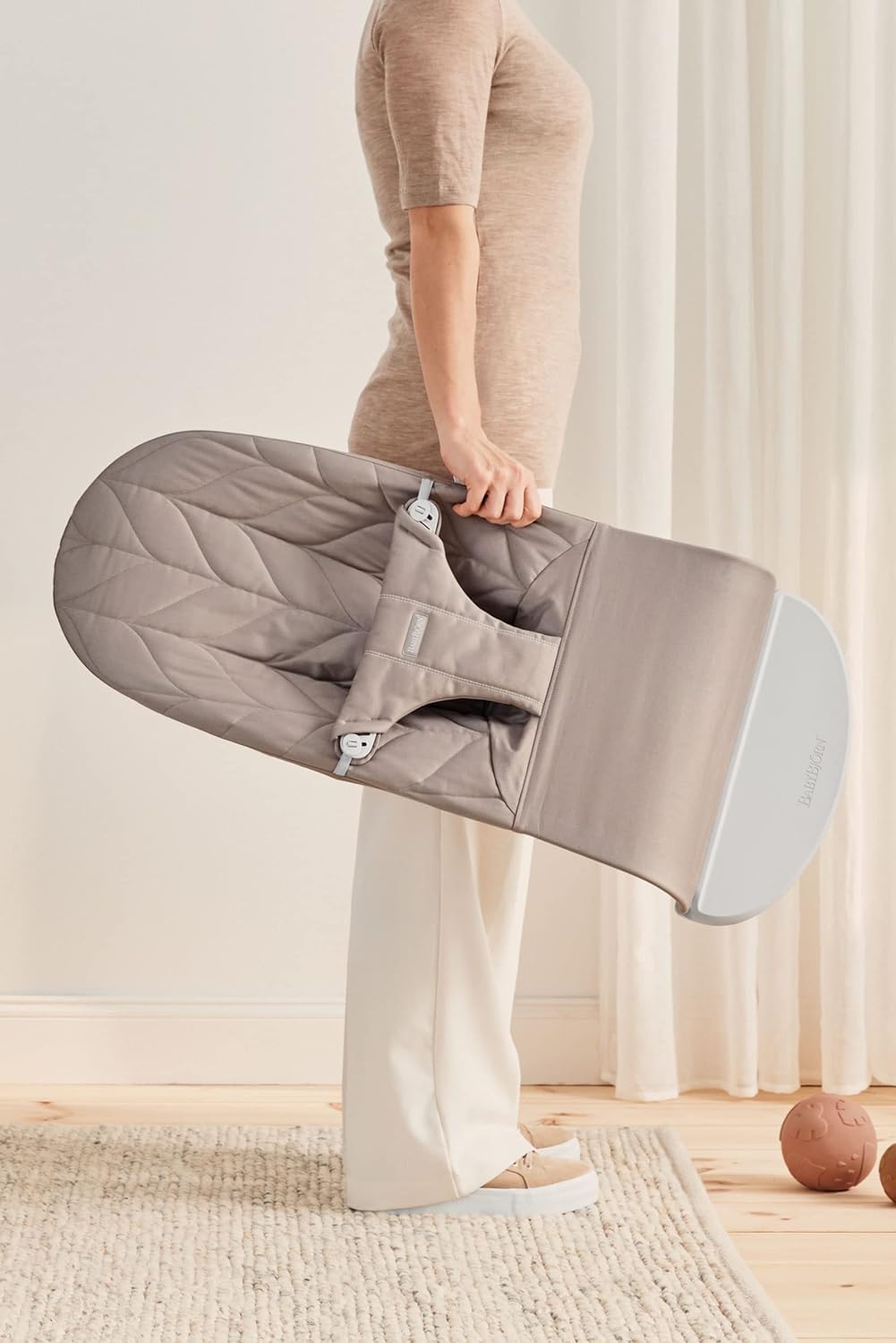BabyBjörn Bliss Baby Bouncer, Woven, Classic Quilting, Sand Grey