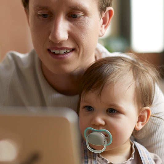 Philips Avent Packung mit 4 leichten, atmungsaktiven Ultra Air Schnullern: 2 leuchtende Schnuller und 2 Tagesschnuller, 18M+ (Modell SCF349/43) - Meloni2
