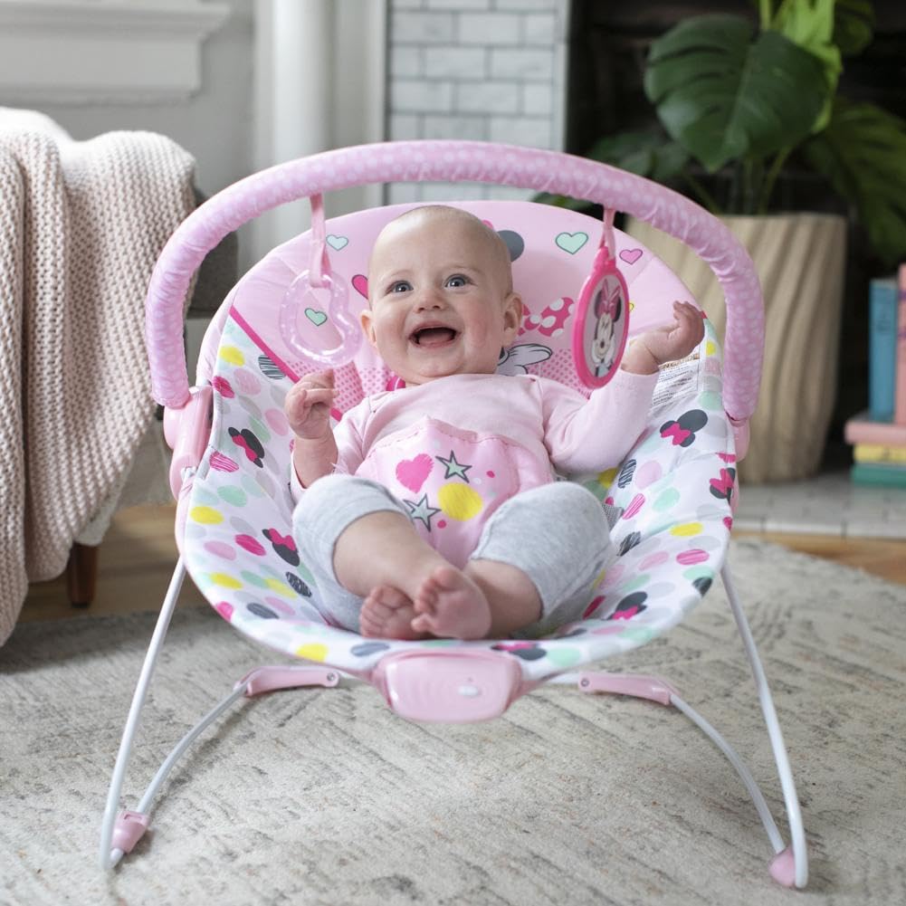 Bright Starts, Disney Baby, Minnie Mouse Spotty Dotty, Babywippe mit Vibrationen, maschinenwaschbarem Sitzpolster, rutschfesten Füßen und 2 Spielzeugen, ab 0 monate