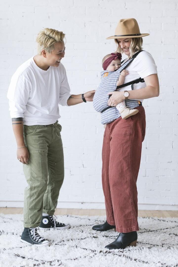 Tula Lite Babytrage und Babytrage-Tasche in Einem, Leicht Kompakt Ergonomisch, Bauchtrage Rückentrage Reise Babytrage, Discover
