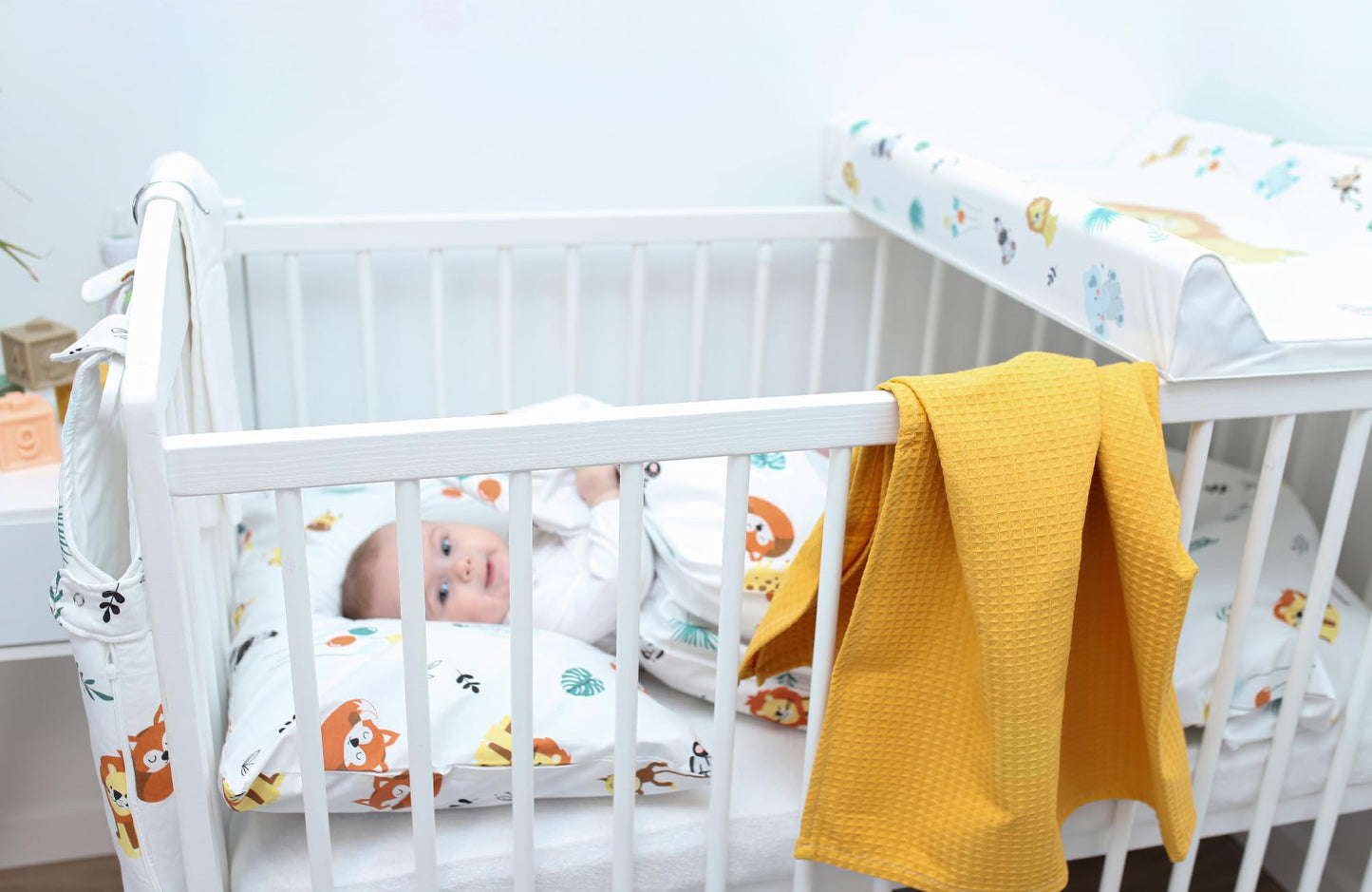 Wickelunterlage Wickelauflage Keil 70x47 cm - Wickeltischauflage für Babys abwaschbare und wasserdichte Wickelmulde ideal für Babybett und Wickeltisch Kaninchen Motiv