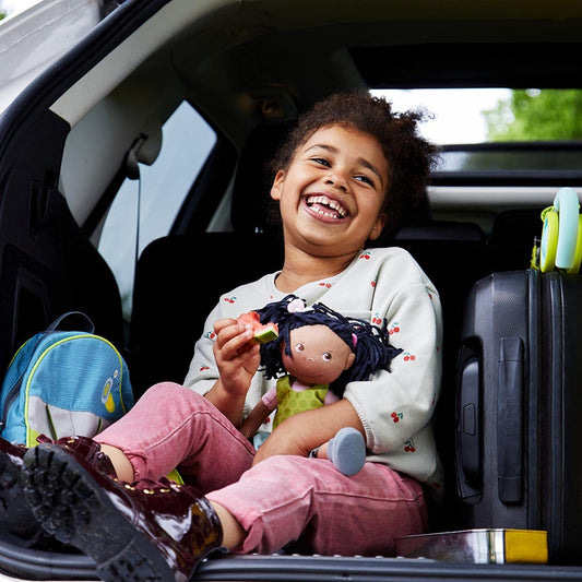 HABA 304576 - Puppe Cari, 30 cm, Weich- und Stoffpuppe für Kinder ab 18 Monaten, mit ausziehbarer Kleidung und langen Haaren