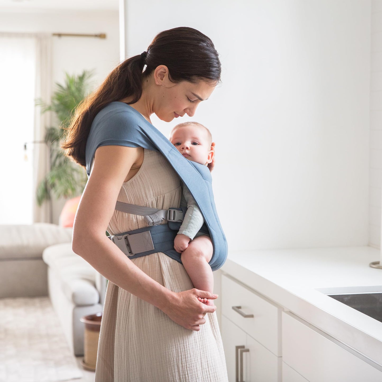 Ergobaby Embrace Babytrage für Neugeborene 3,2-11,3 kg, Oxford Blue