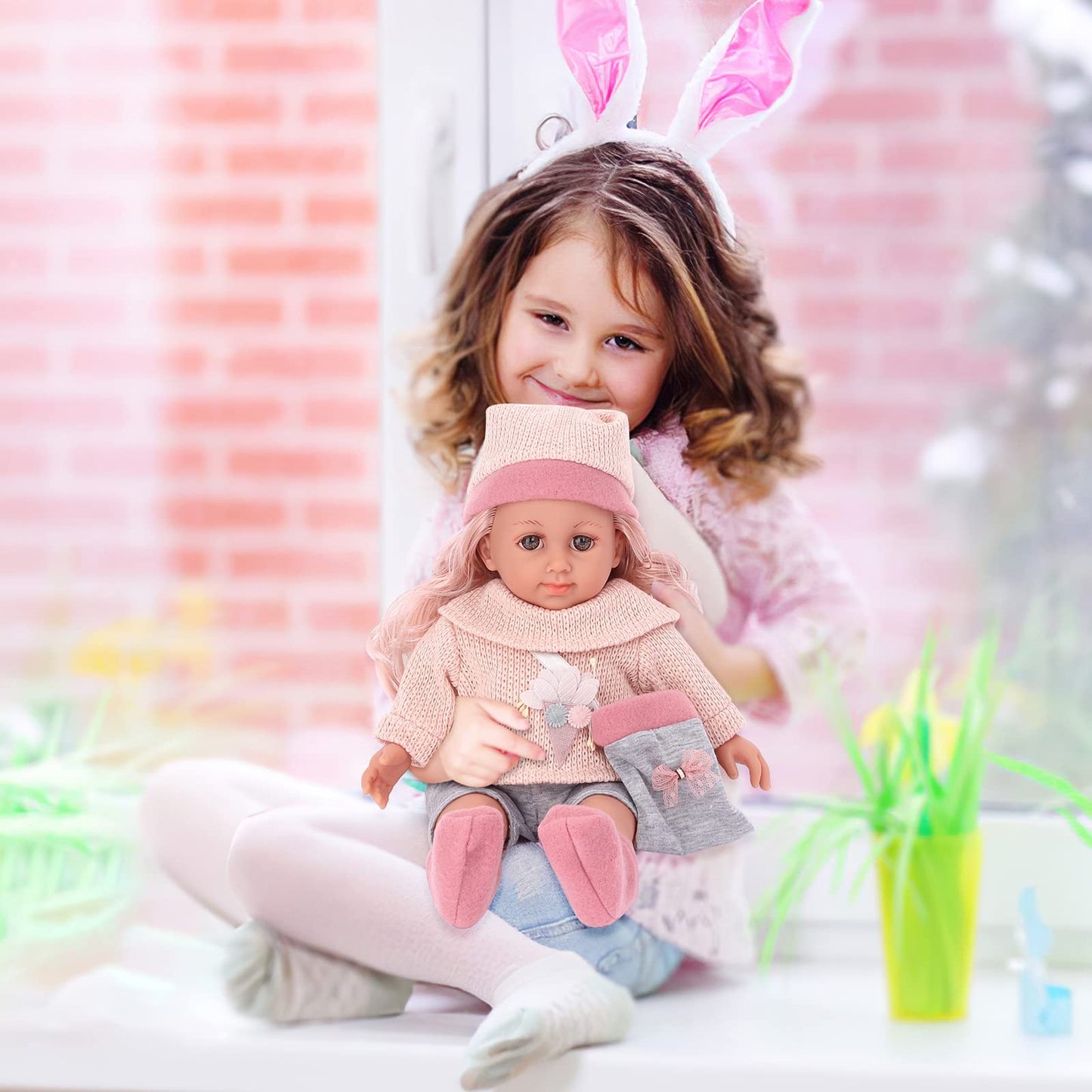 deAO Babypuppen-Spielset, Kleid Spiel Set für 36cm Puppe mit 3 Outfits und Puppenzubehör zum Kämmen und Frisieren, Puppe mit Langen Rosa Haaren Tolles Rollenspiel-Spielzeug für Kinder