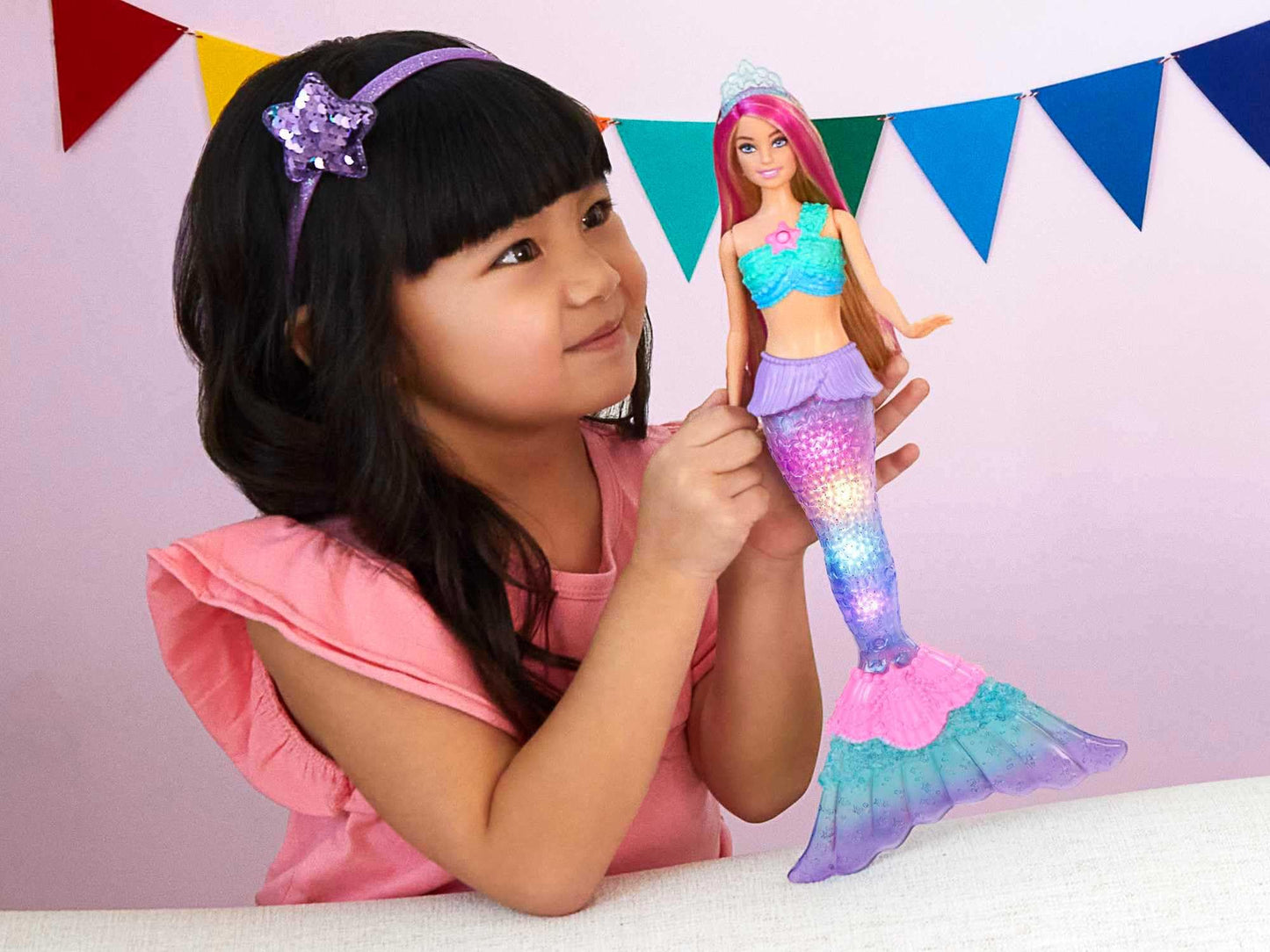 Barbie Dreamtopia Zauberlicht Meerjungfrau Puppe mit blonden Haaren, Barbiepuppe mit Meerjungfrauenschwanz, geeignet als Geschenk für Kinder ab 3 Jahren, HDJ36