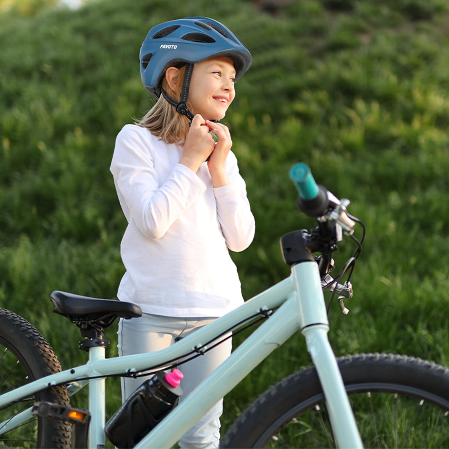 Favoto Children's Bicycle Helmet Lightweight Children's Helmet - Children's Cycling Helmet Breathable Adjustable Helmet for Boys and Girls