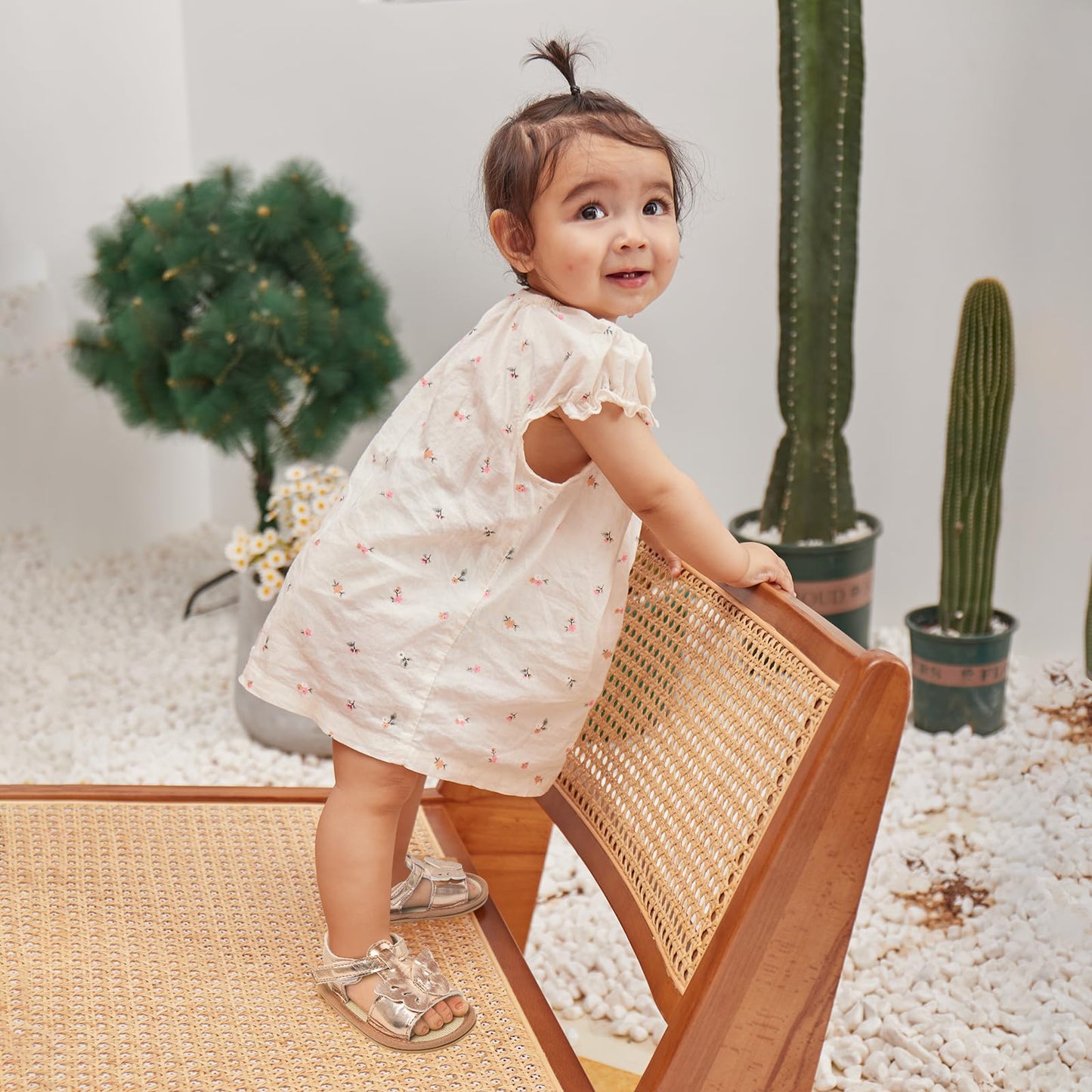 LACOFIA Babyschuhe für Mädchen – Sommerblumen Sandalen für Kleinkinder