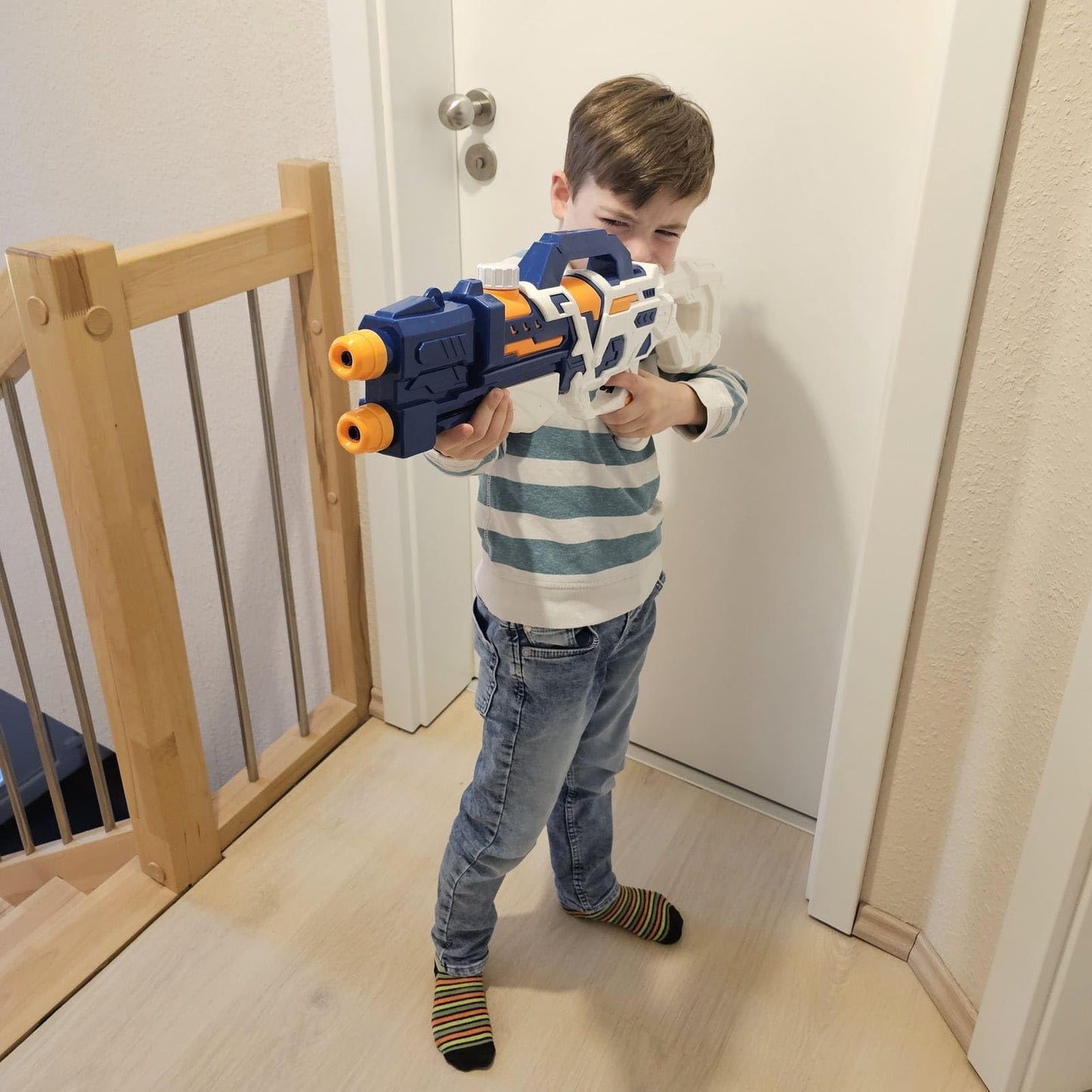 alldoro 60103 Water Power Wasserpistole ca. 27 cm, Reichweite bis zu 8 Meter, Wasserkanone mit 240 ml Wassertank, für Kinder ab 3 Jahren