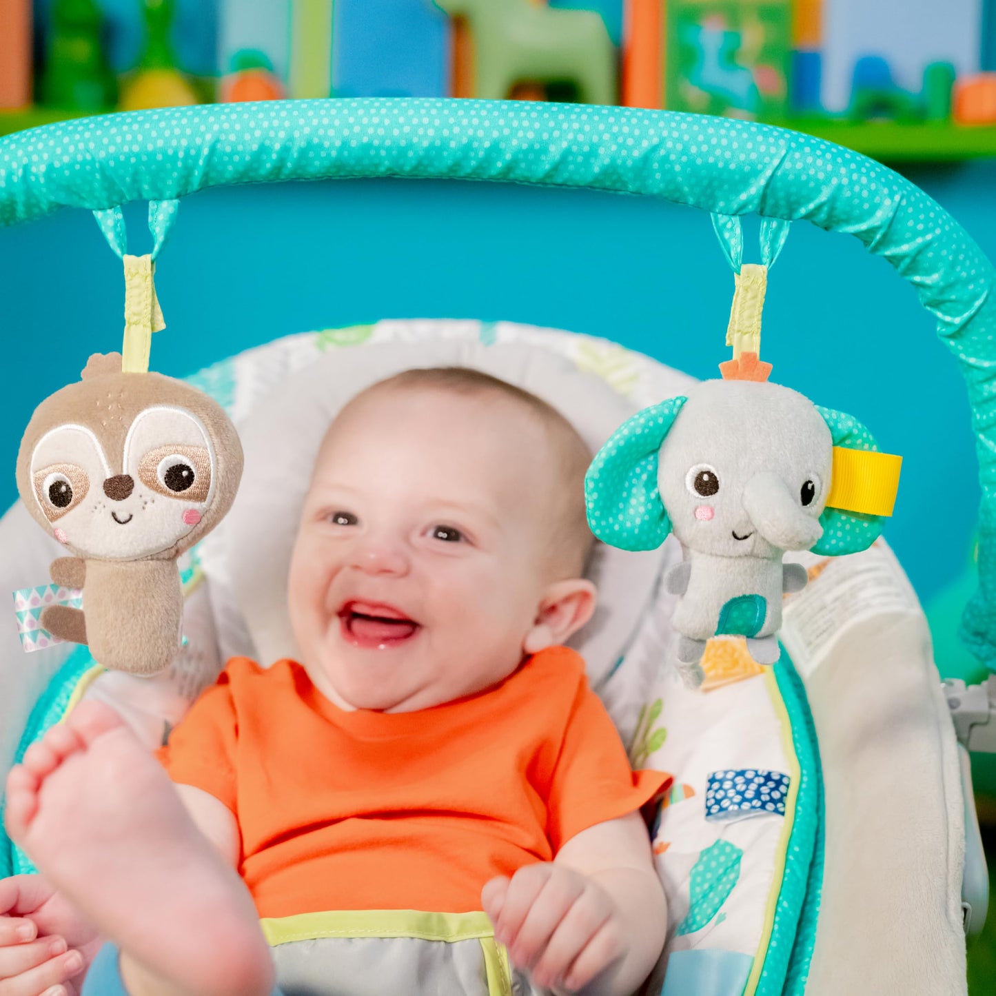 Bright Starts, Babywippe Babyschaukel mit beruhigenden Vibrationen, Babysitz, Musik, abnehmbarer Spielbügel, 0-6 Monate, bis zu 20 lbs (Whimsical Wild)