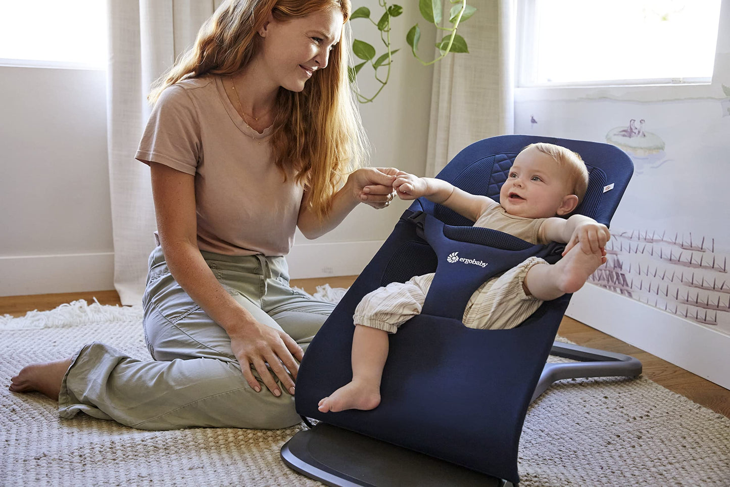 Ergobaby 3-in-1 Evolve Bouncer, Ergonomische Babywippe für Neugeborene ab Geburt bis zum Kleinkind, Babyschaukel mit Neugeboreneneinsatz (2,5 kg - 13,2 kg), Midnight Blue