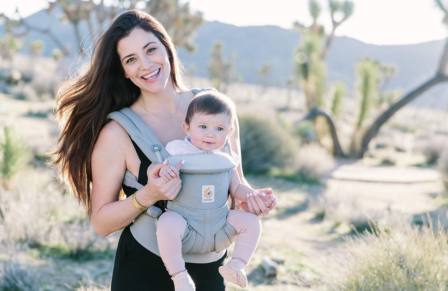 Ergobaby Babytrage, Omni 360 Cool Air Mesh mit 4 Positionen für Neugeborene bis Kleinkinder (0-4 Jahre), ergonomische Kindertrage und Rucksack, Mitternachtsblau