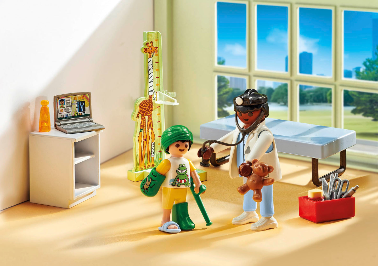 PLAYMOBIL | Action Heroes | Kinderarzt mit Teddybär | nachhaltiges Spielzeug für Kinder ab 4 Jahren | 71619