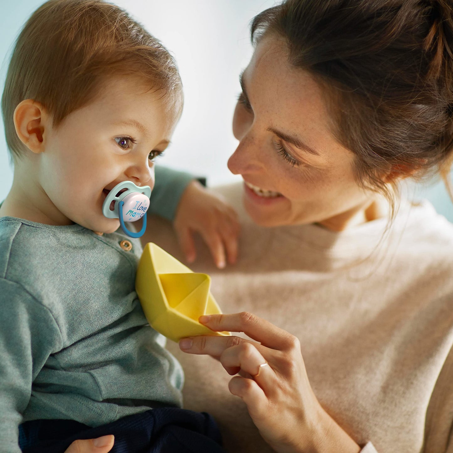 Philips Avent Schnuller Ultra air, 0 bis 6 Monate, kiefergerecht und BPA-frei, 2 Stück, mit Sterilisier- und Transportbox, SCF080/17