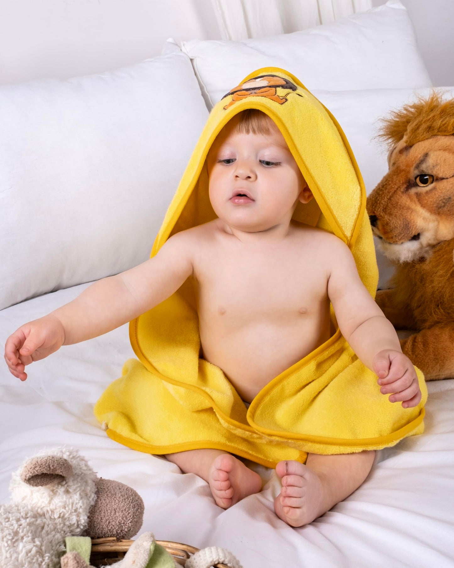 LAYNENBURG Premium Kapuzenhandtuch Baby - Badehandtuch aus 100% Baumwolle - Oeko TEX - Handtuch mit Kapuze für Neugeborene & Kinder - Badetuch, Babyhandtuch Mädchen, Jungen (Waschbär 80 x 80cm)