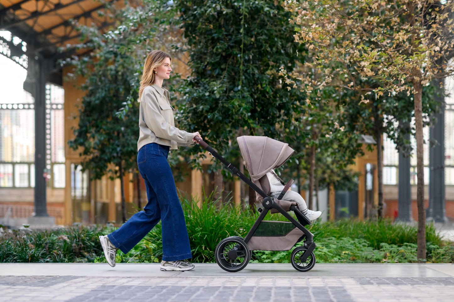 Maxi-Cosi Oxford Plus Baby Stroller 2 in 1 Set with Carrycot 0-4 Years 0-22kg Compact Folding Soft Suspension 3 Reclining Positions 10kg Storage Basket Twillic Graphite