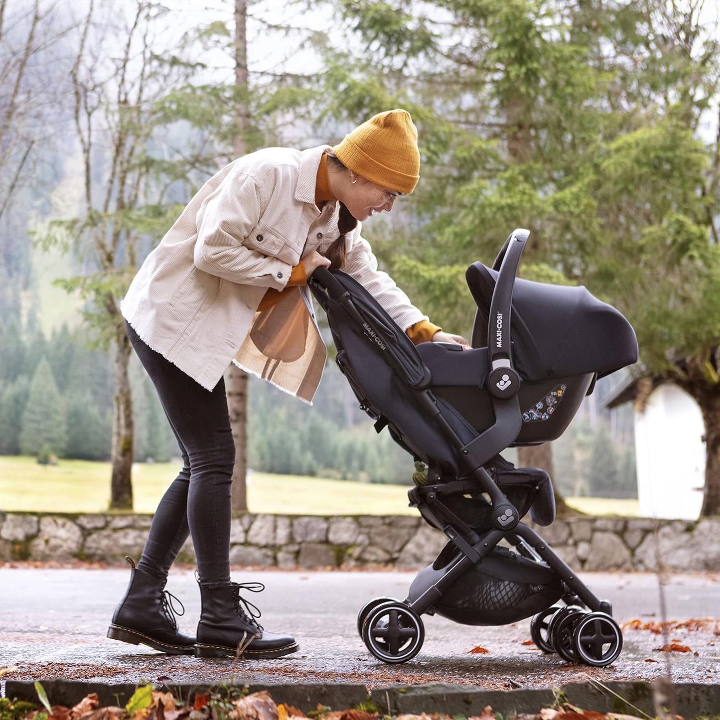 Maxi-Cosi Lara2 Baby Kinderwagen, 0–4 Jahre, 0–22 kg, federleichter, kompakter Buggy, 3 Liegepositionen, flache Liegeposition, klein zusammenklappbar, Schultergurt, Essential Black - Meloni2