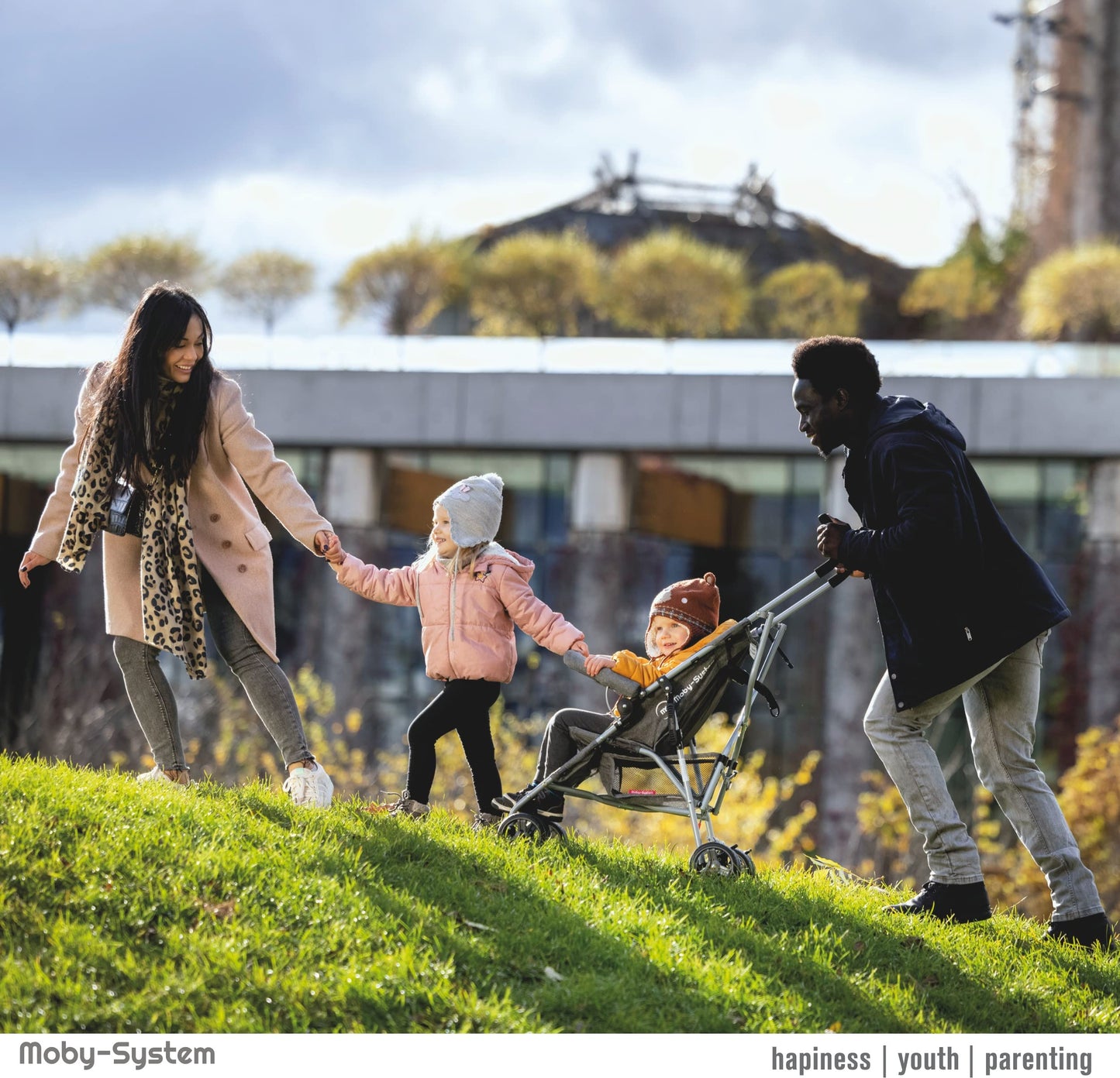 Moby-System, Buggy, superleicht und kompakt, bis 14 kg, verstellbare Rückenlehne, Doppelräder, schwenkbare Schaumstoffräder, faltbar, mit Sonnendach – idealer Kinderwagen für Spaziergänge, grau