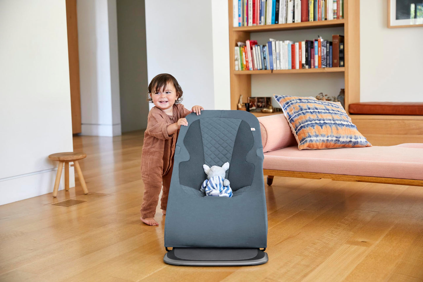 Ergobaby 3-in-1 Evolve Bouncer, Ergonomische Babywippe für Neugeborene ab Geburt bis zum Kleinkind, Babyschaukel mit Neugeboreneneinsatz (2,5 kg - 13,2 kg), Midnight Blue