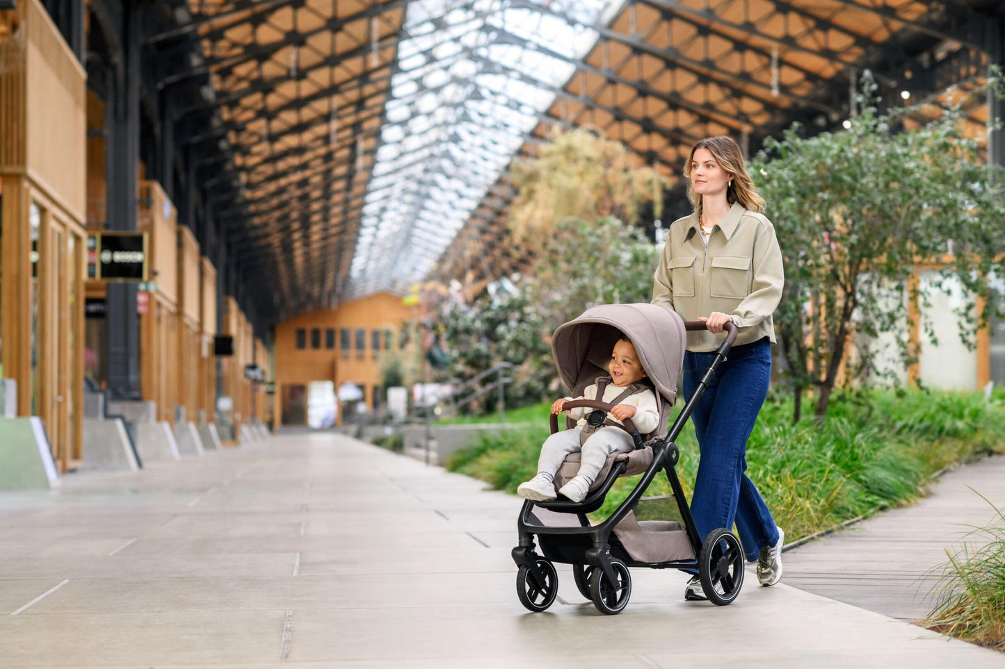 Maxi-Cosi Oxford Plus Baby Stroller 2 in 1 Set with Carrycot 0-4 Years 0-22kg Compact Folding Soft Suspension 3 Reclining Positions 10kg Storage Basket Twillic Graphite