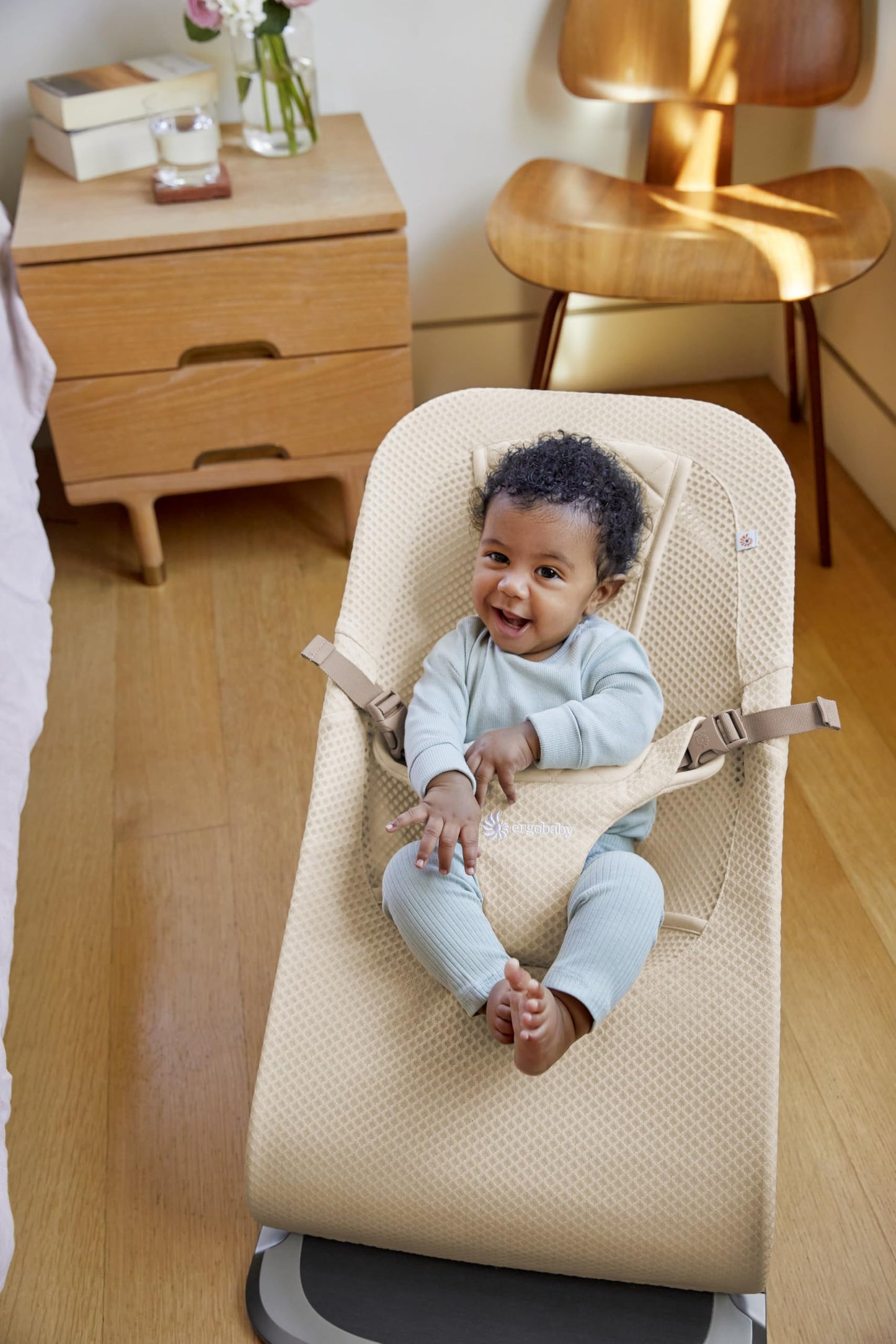 Ergobaby 3-in-1 Evolve Bouncer, Ergonomische Babywippe für Neugeborene ab Geburt bis zum Kleinkind, Babyschaukel mit Neugeboreneneinsatz (2,5 kg - 13,2 kg), Midnight Blue