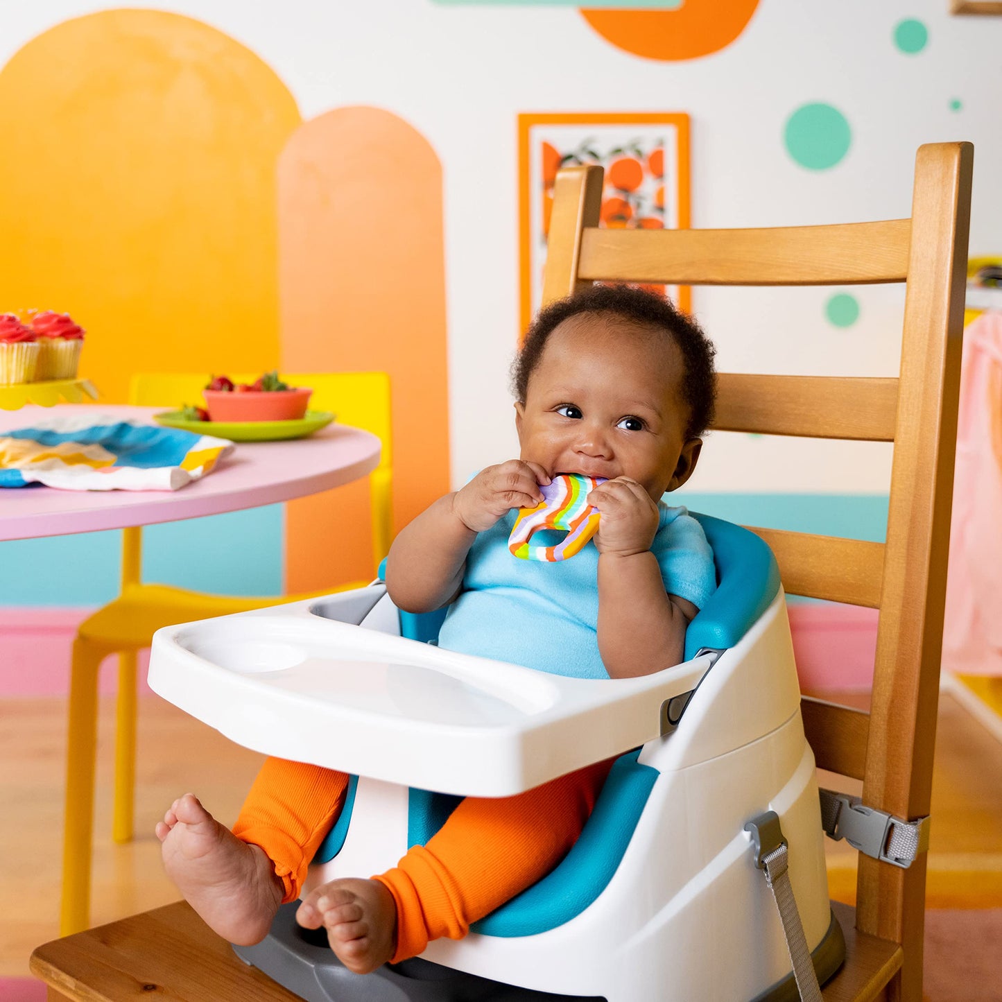 Bright Starts Soothing Soft Serve Silikonbeißring, leicht zu greifende Eiscremetüte, BPA-frei, Unisex, 3 Monate+