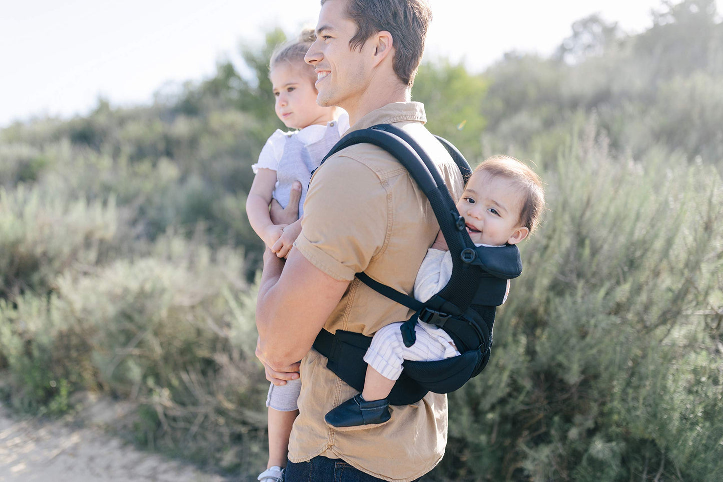 Ergobaby Babytrage, Omni 360 Cool Air Mesh mit 4 Positionen für Neugeborene bis Kleinkinder (0-4 Jahre), ergonomische Kindertrage und Rucksack, Mitternachtsblau