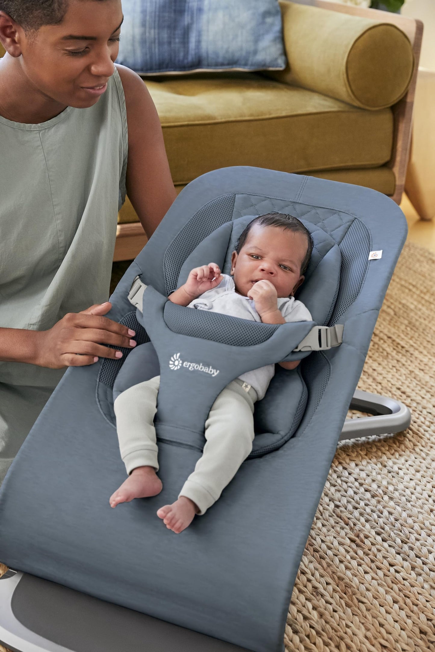 Ergobaby 3-in-1 Evolve Bouncer, Ergonomische Babywippe für Neugeborene ab Geburt bis zum Kleinkind, Babyschaukel mit Neugeboreneneinsatz (2,5 kg - 13,2 kg), Midnight Blue