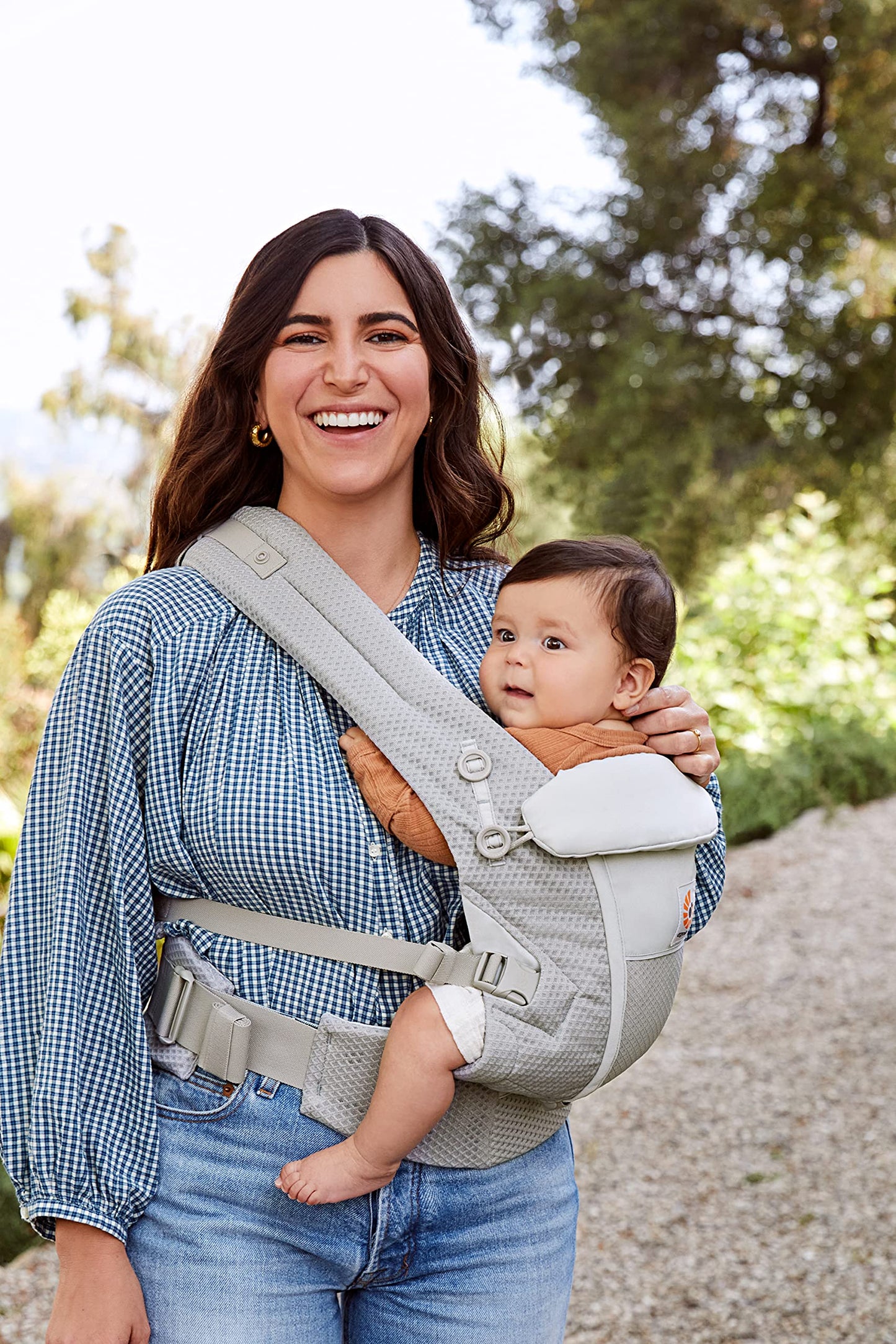 Ergobaby Adapt Babytrage für Neugeborene ab Geburt, 3-Positionen SoftFlex Mesh Ergonomische Babybauchtrage Rückentrage Baby-Tragetasche, Natural Beige, 1 Einheit