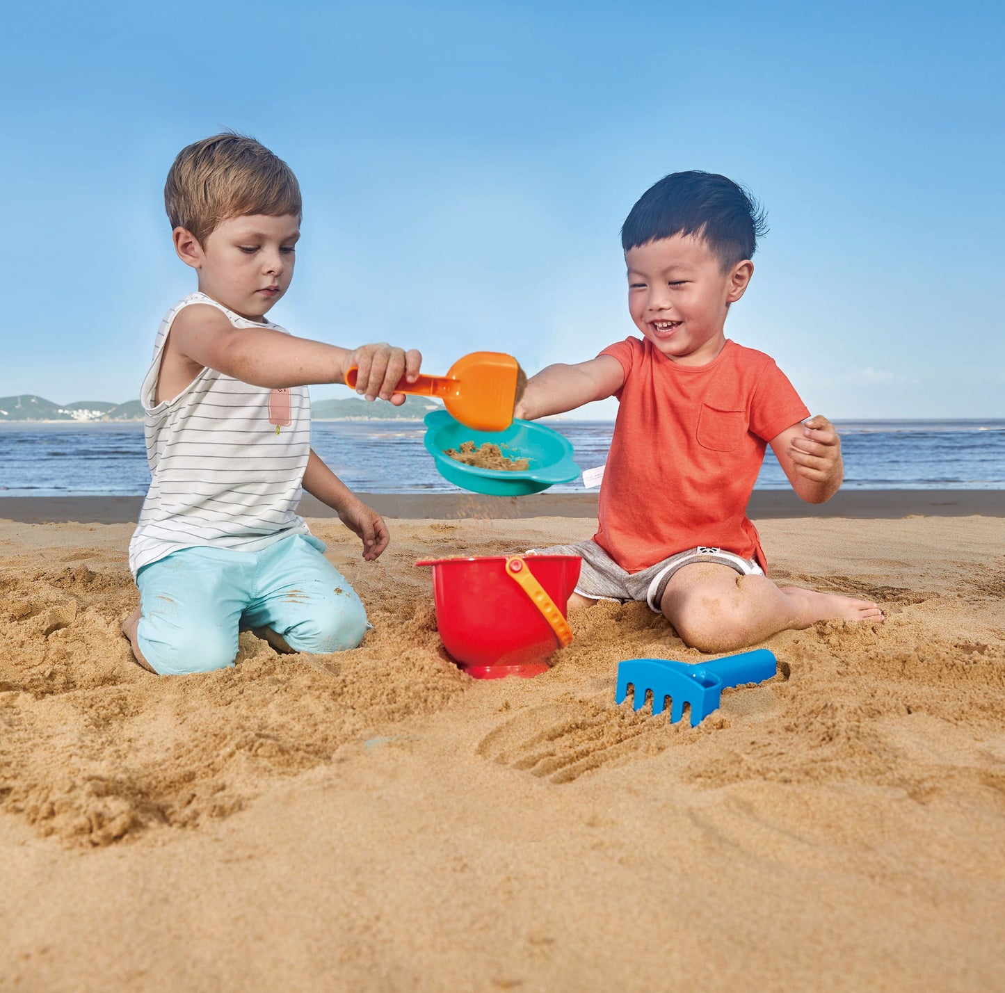 Hape E4056 Sand Toy Basic Set