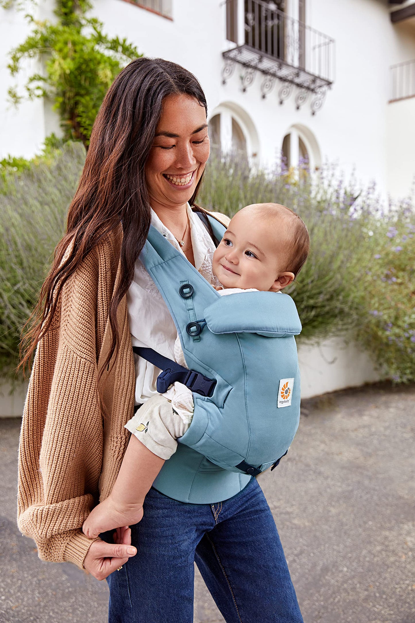 Ergobaby Adapt Babytrage für Neugeborene ab Geburt, 3-Positionen SoftFlex Mesh Ergonomische Babybauchtrage Rückentrage Baby-Tragetasche, Natural Beige, 1 Einheit