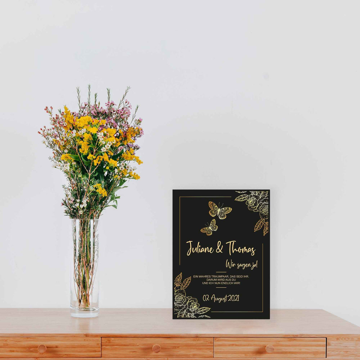 Hochzeitseinladungskarte im Black & Golden Butterflies Design