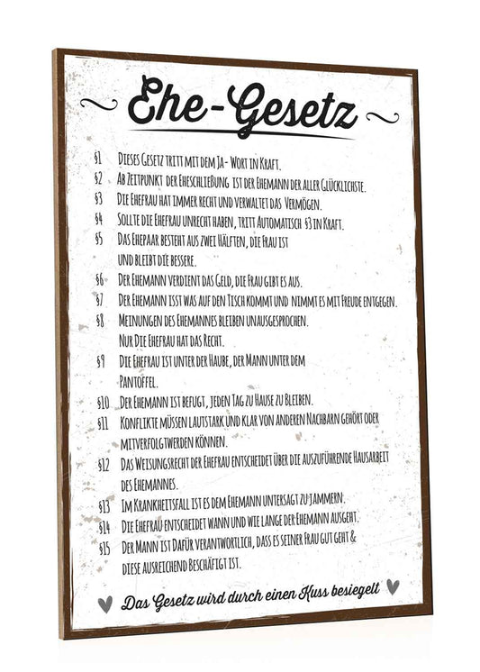 Holzschild mit Spruch Ehe-Gesetz