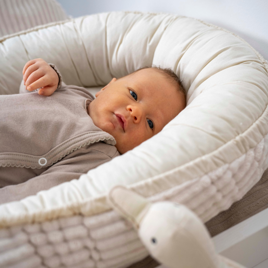 Babynestchen Cord – Mitwachsender weicher Baby-Kokon