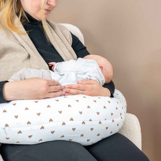 Stillkissen & Schwangerschaftsstillkissen Musselin XXL | Herzen braun