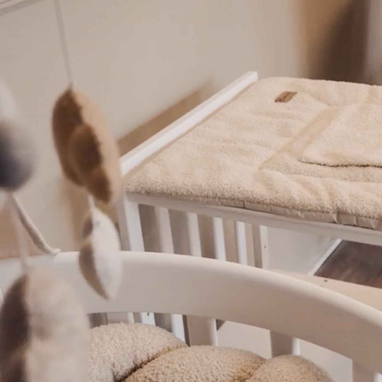 Wickelauflage Teddy Boucle mit Unterlage – natürlich & kuschelig für dein Baby