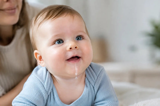 Warum sabbert mein Baby stark? Das steckt dahinter