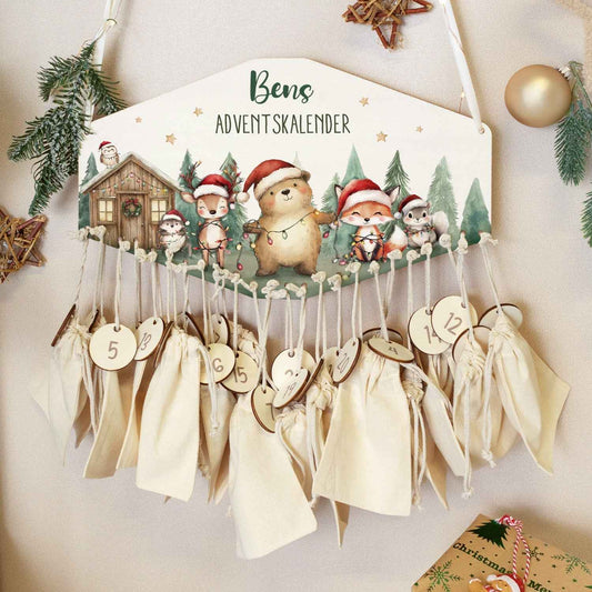 Personalisierter Adventskalender aus Holz mit Druckmotiv & Namen - Winterhütte