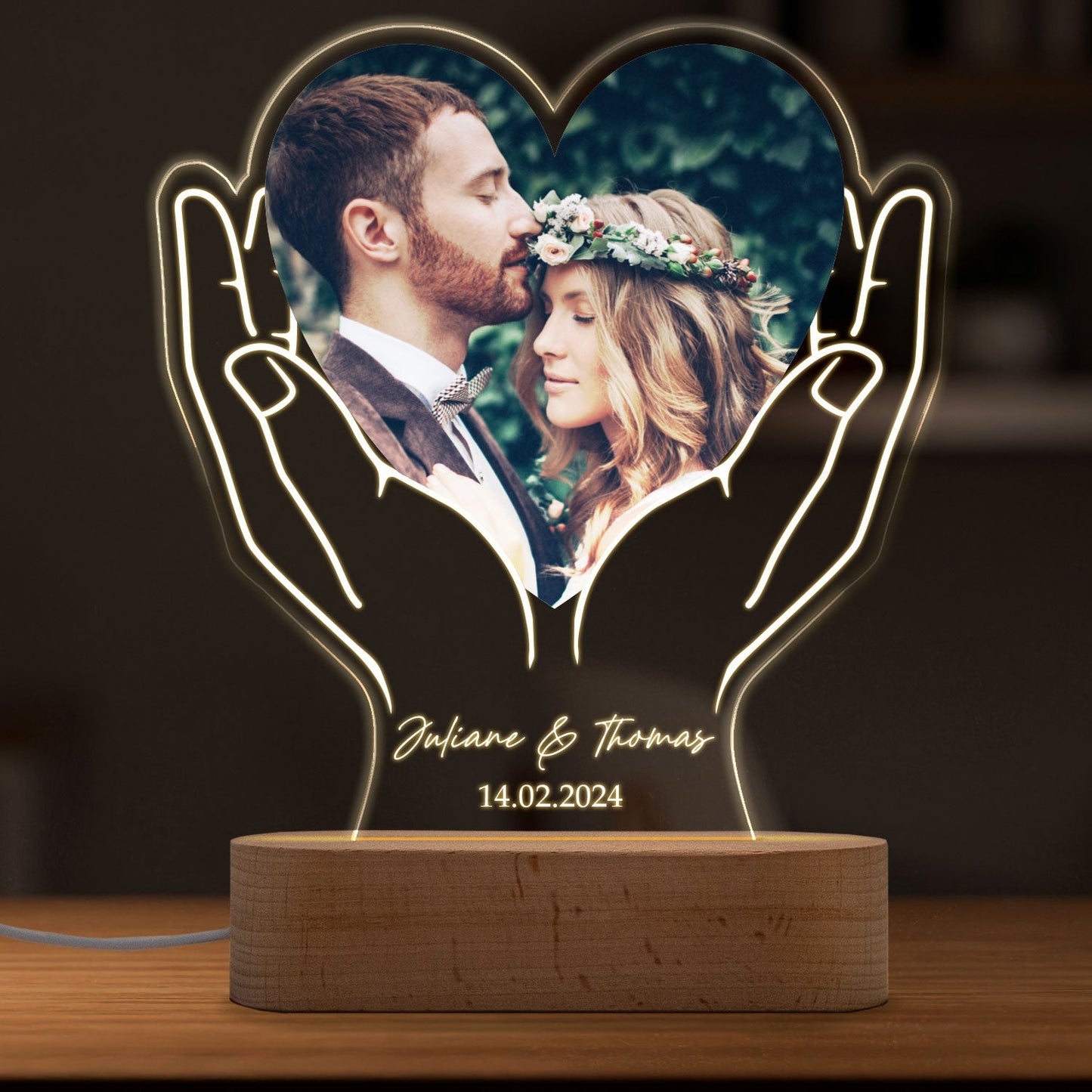 Beleuchtetes LED Acrylglas mit Foto, Namen & Datum - Herz in Händen