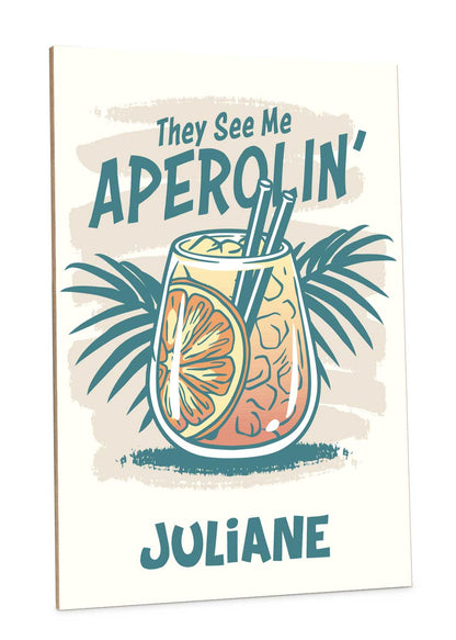 Holzschild mit Aperol Spritz Motiv - They see me Aperolin - Geschenk für Aperol Liebhaber
