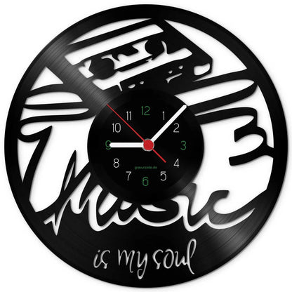 Wanduhr aus Vinyl Music is my Soul