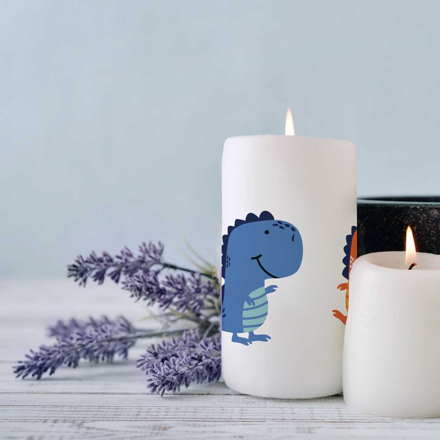 Kleine Geburtstagskerze "Kleine Dinos Geburtstag" mit Namen und Alter