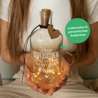 Flaschenlicht mit LED-Lichterkette und Gravur "Superheld Papa"