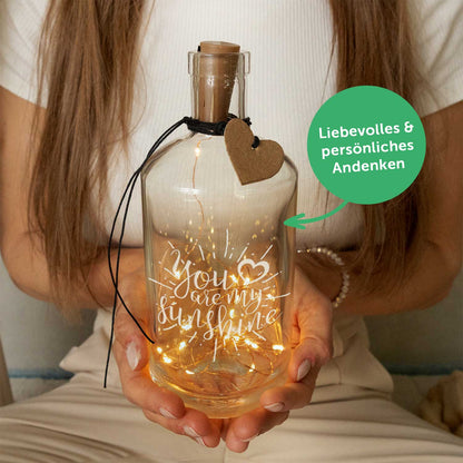 Flaschenlicht mit LED-Lichterkette und Gravur "You are my sunshine"