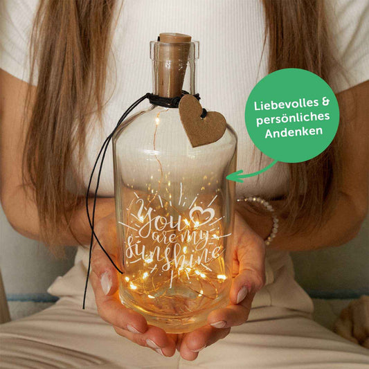 Flaschenlicht mit LED-Lichterkette und Gravur "You are my sunshine"