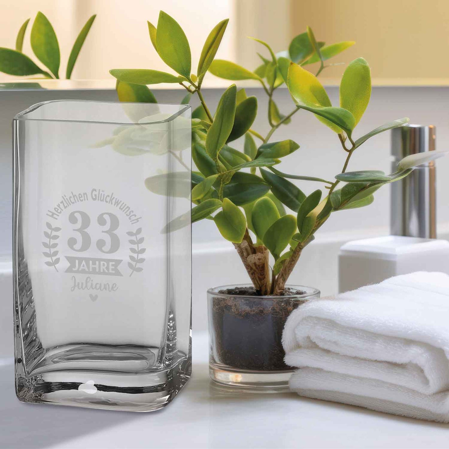 Blumenvase mit Gravur - Herzlichen Glückwunsch - Personalisiert mit Namen und Jahreszahl