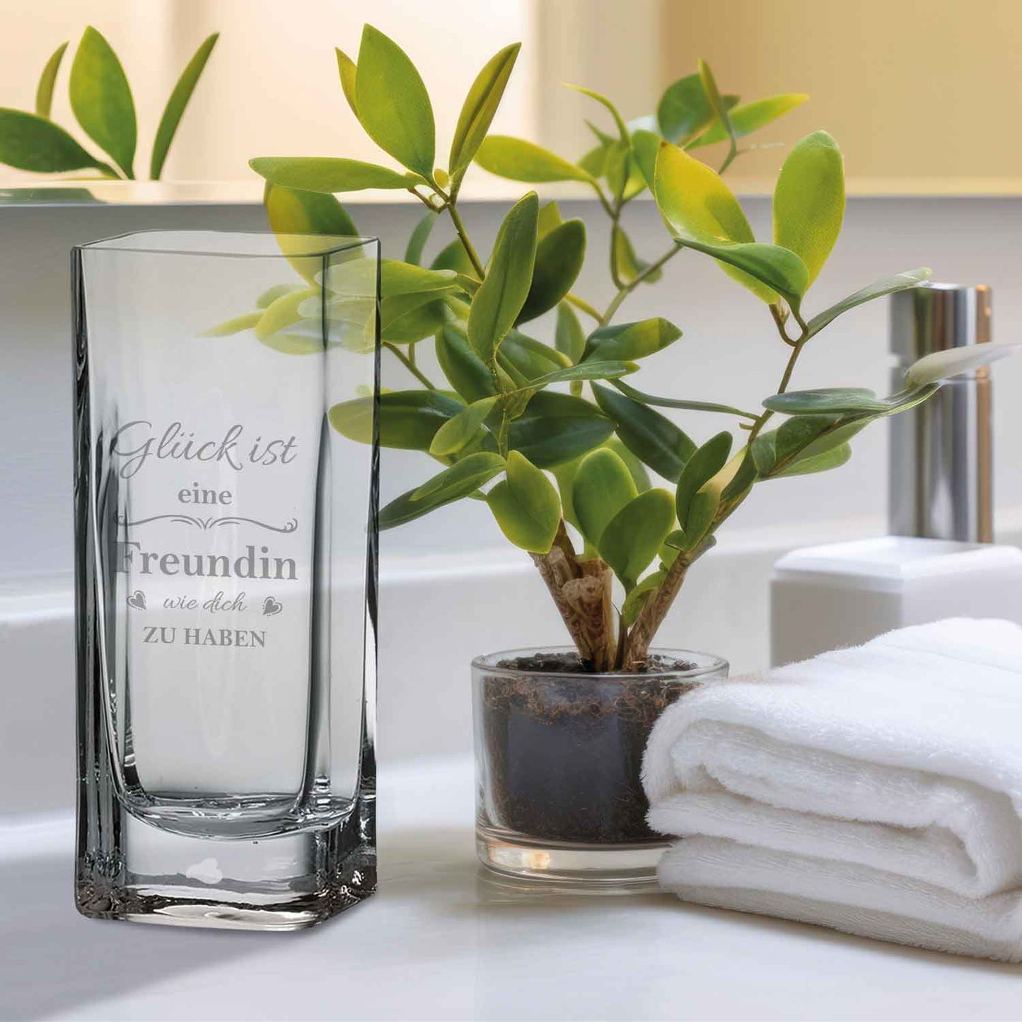 Blumenvase mit Gravur - Glück ist eine Freundin - Deko Vase als Geschenk